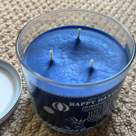 Bath & Body Works Celebration of Lights candle - Picture 3 of 4